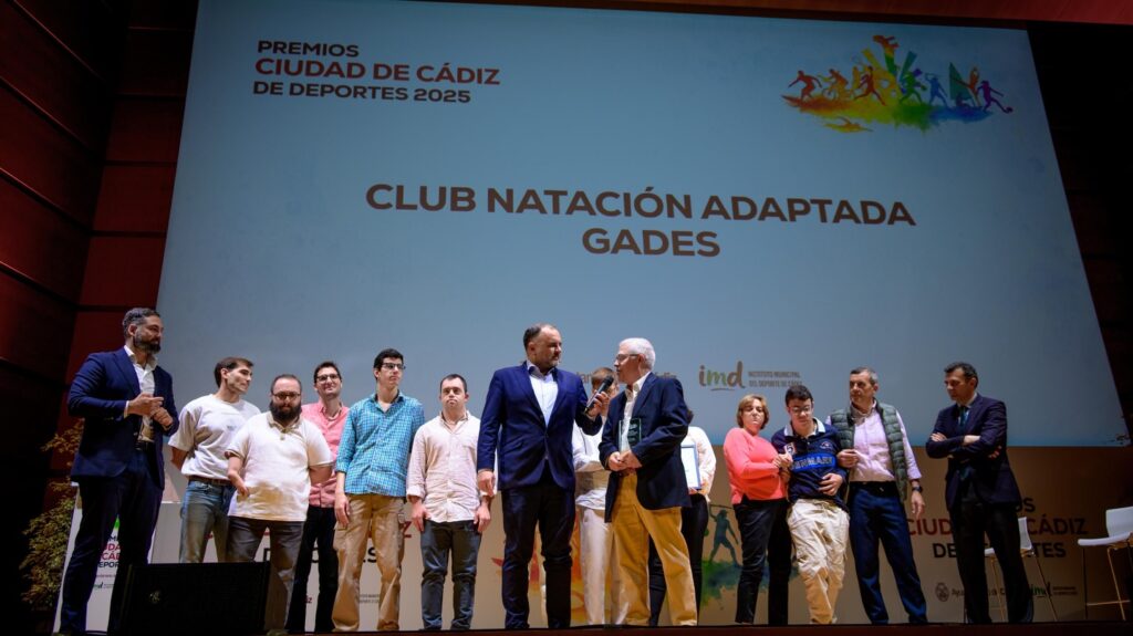 NADAGADES recibe el Premio Ciudad de Cádiz de Deportes 2025 como entidad más destacada
