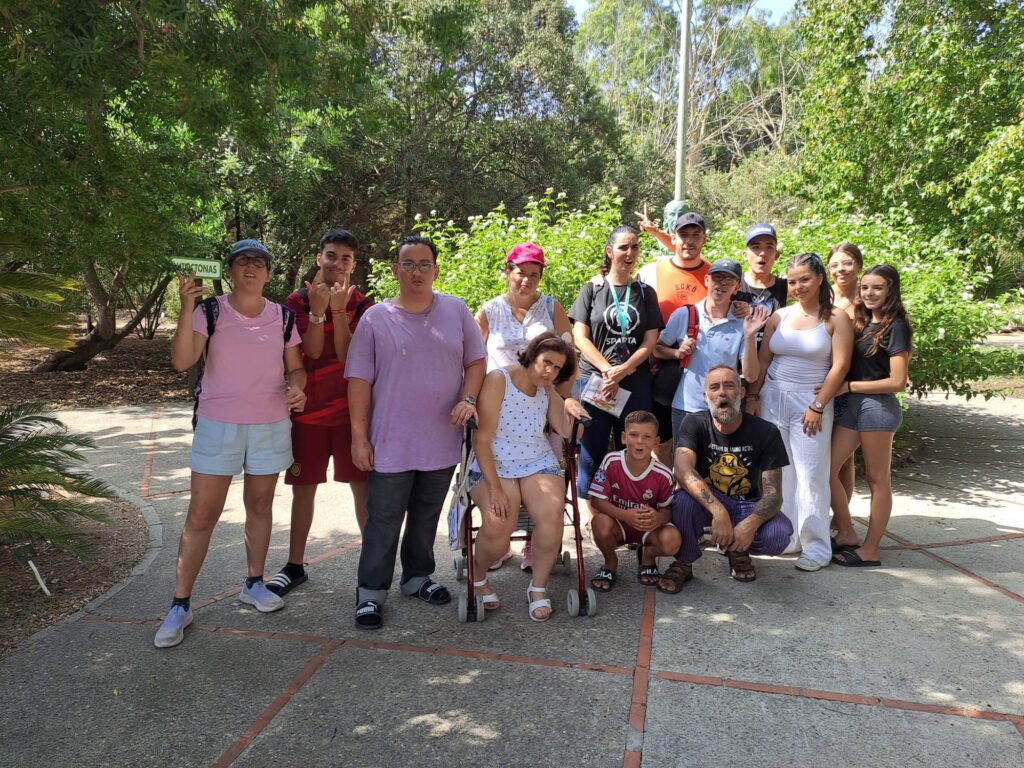 La Escuela de Verano de APDIR descubre la biodiversidad del Jardín Botánico Celestino Mutis de Rota